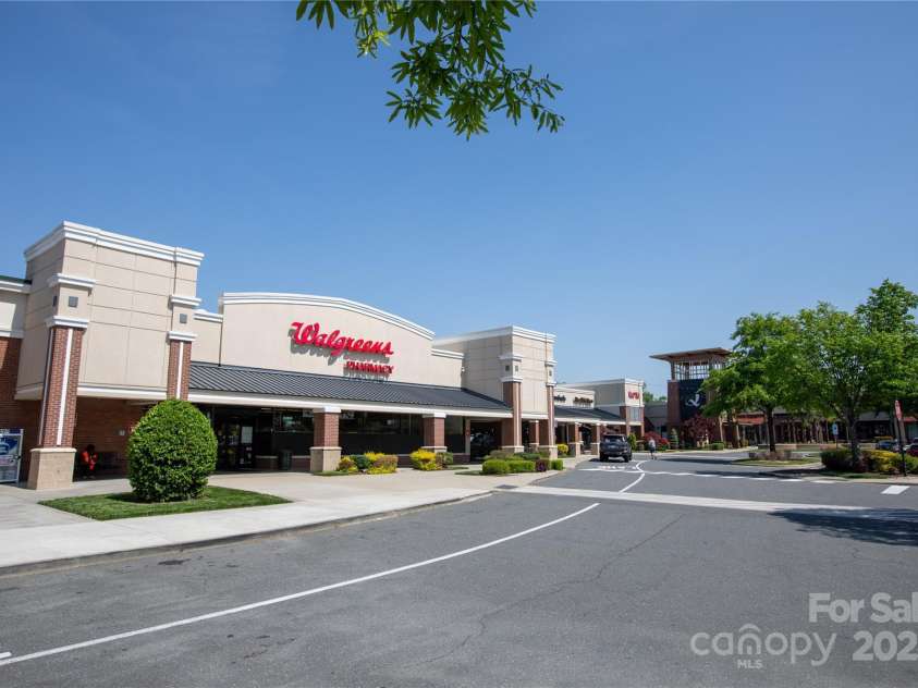 2504 Stradbrook Drive, Charlotte, NC 28210.  MLS# CAR4248177, YatesRealty ID 7973. 