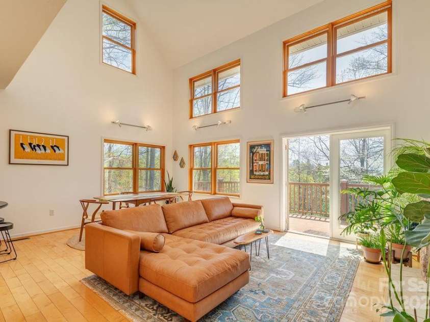 279 Red Oak Lane, Marshall, NC 28753.  MLS# CAR4247763, YatesRealty ID 7975. 