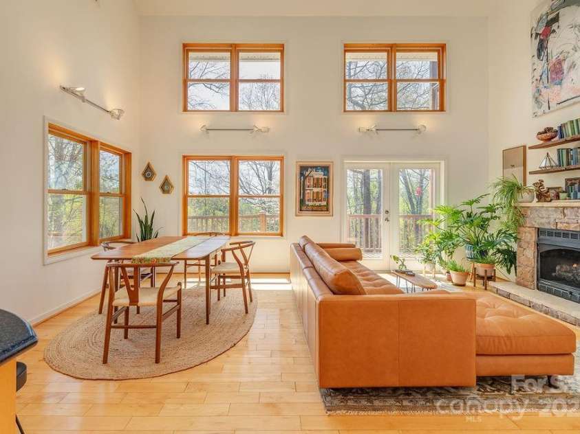 279 Red Oak Lane, Marshall, NC 28753.  MLS# CAR4247763, YatesRealty ID 7975. 