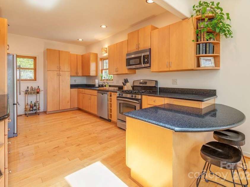 279 Red Oak Lane, Marshall, NC 28753.  MLS# CAR4247763, YatesRealty ID 7975. 