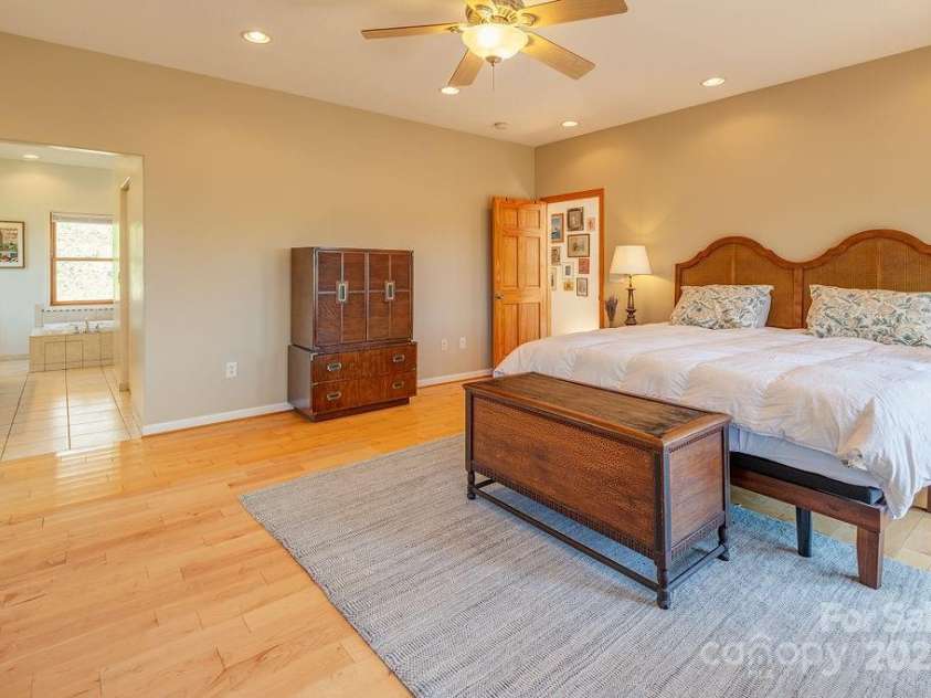 279 Red Oak Lane, Marshall, NC 28753.  MLS# CAR4247763, YatesRealty ID 7975. 