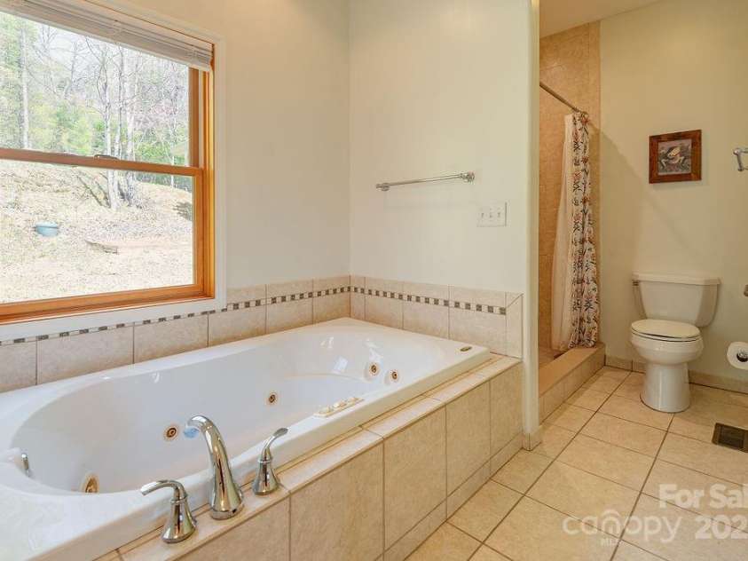 279 Red Oak Lane, Marshall, NC 28753.  MLS# CAR4247763, YatesRealty ID 7975. 