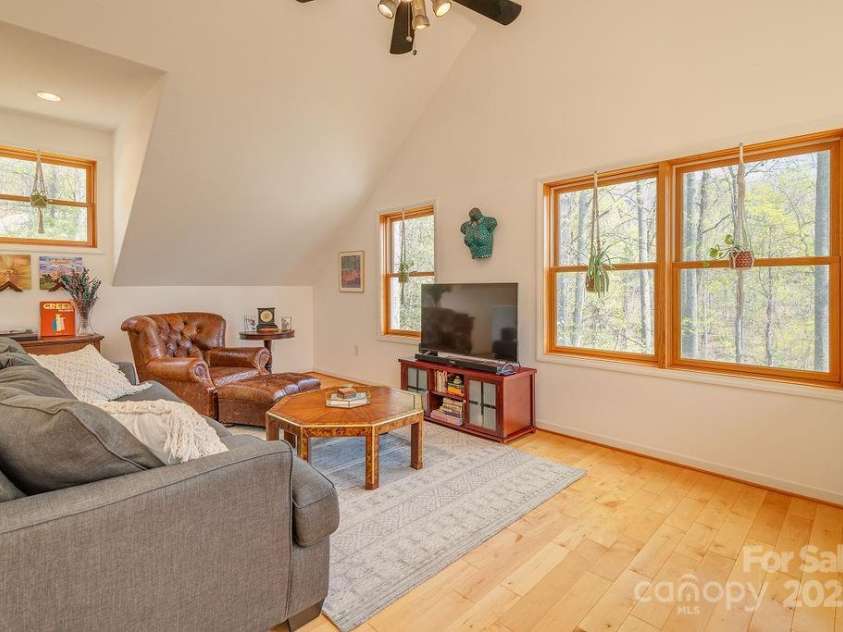 279 Red Oak Lane, Marshall, NC 28753.  MLS# CAR4247763, YatesRealty ID 7975. 