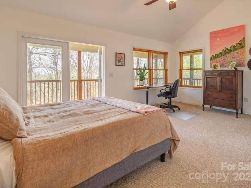 279 Red Oak Lane, Marshall, NC 28753.  MLS# CAR4247763, YatesRealty ID 7975. 