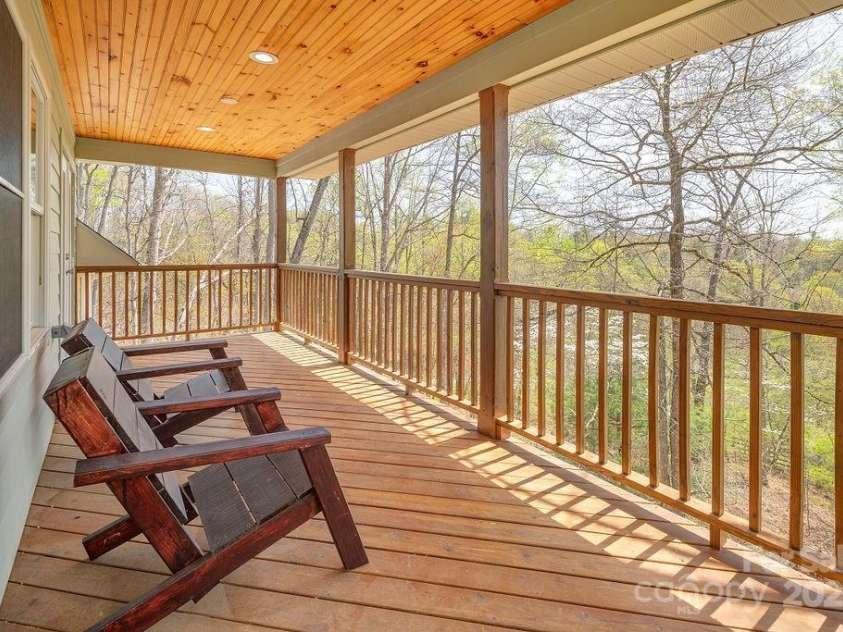 279 Red Oak Lane, Marshall, NC 28753.  MLS# CAR4247763, YatesRealty ID 7975. 