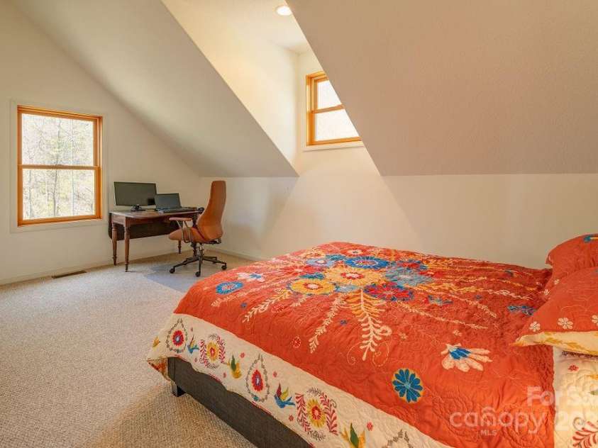 279 Red Oak Lane, Marshall, NC 28753.  MLS# CAR4247763, YatesRealty ID 7975. 