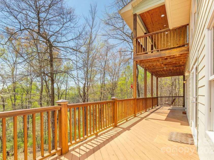 279 Red Oak Lane, Marshall, NC 28753.  MLS# CAR4247763, YatesRealty ID 7975. 