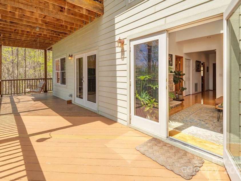 279 Red Oak Lane, Marshall, NC 28753.  MLS# CAR4247763, YatesRealty ID 7975. 