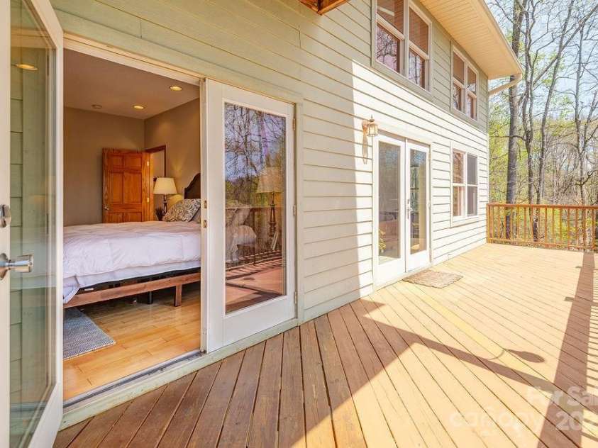 279 Red Oak Lane, Marshall, NC 28753.  MLS# CAR4247763, YatesRealty ID 7975. 