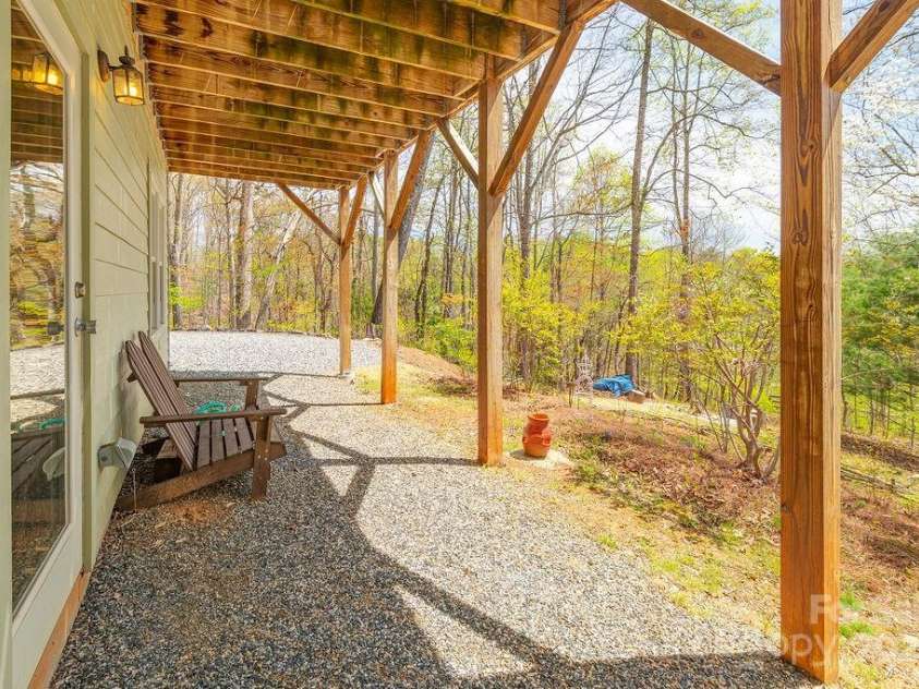 279 Red Oak Lane, Marshall, NC 28753.  MLS# CAR4247763, YatesRealty ID 7975. 