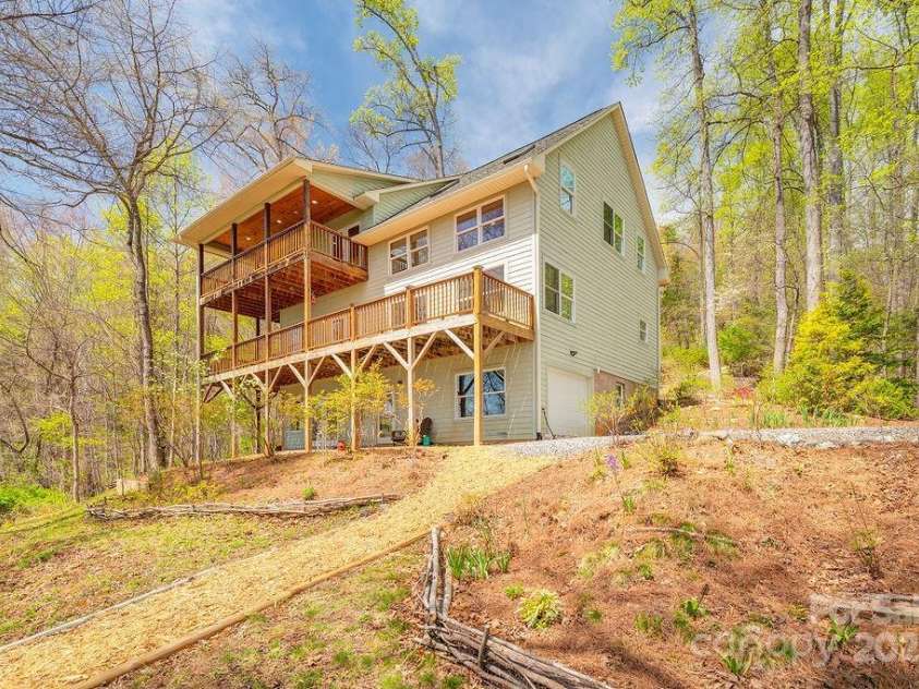 279 Red Oak Lane, Marshall, NC 28753.  MLS# CAR4247763, YatesRealty ID 7975. 