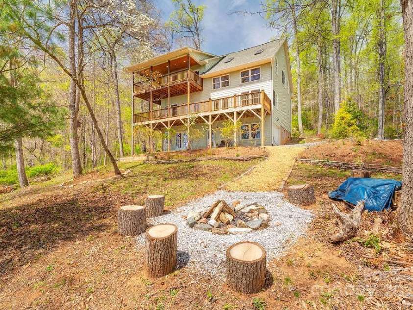 279 Red Oak Lane, Marshall, NC 28753.  MLS# CAR4247763, YatesRealty ID 7975. 