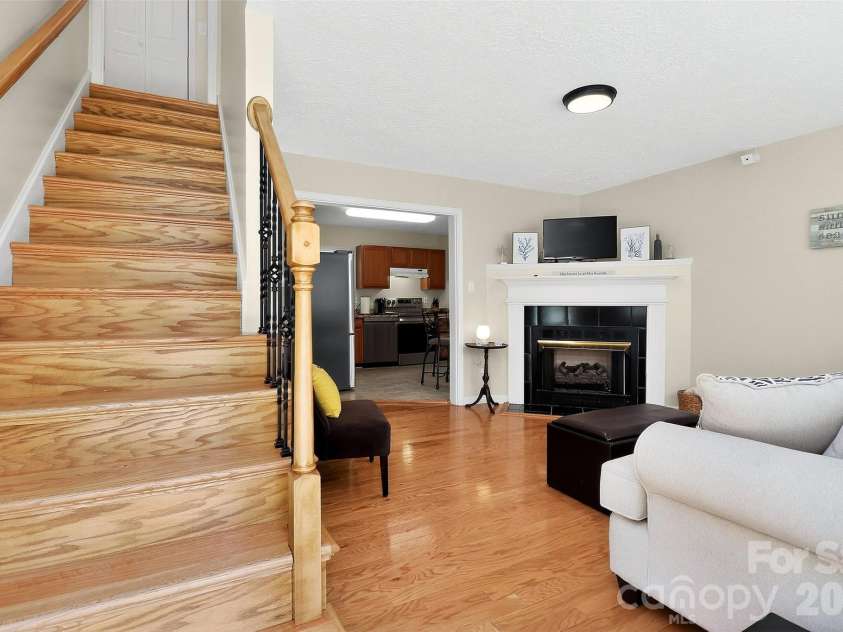 612 Flowe Drive, Charlotte, NC 28213.  MLS# CAR4362825, YatesRealty ID 7975. 
