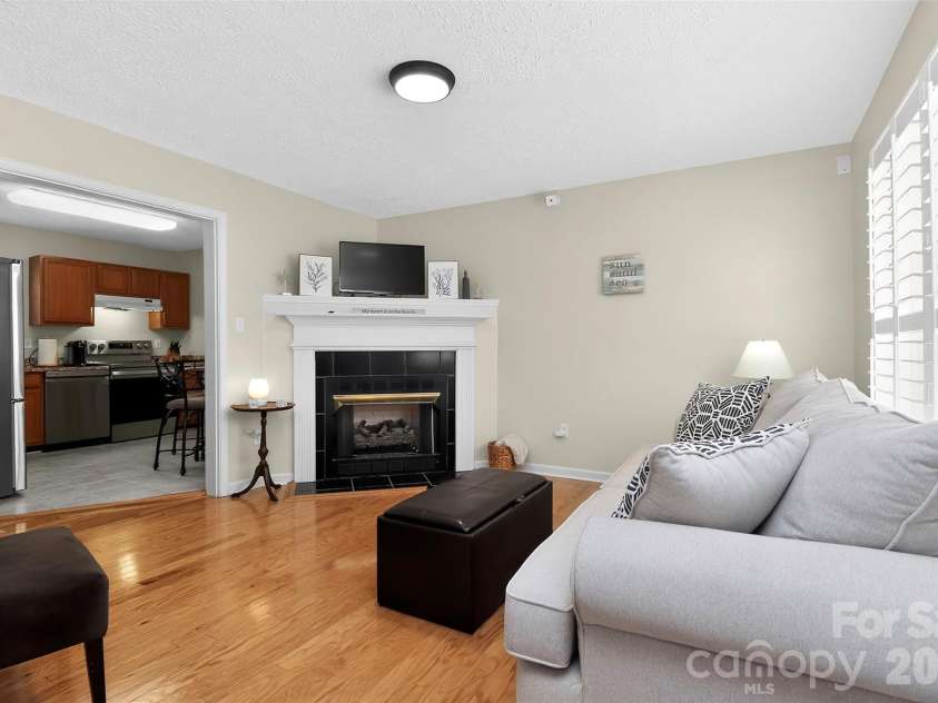 612 Flowe Drive, Charlotte, NC 28213.  MLS# CAR4362825, YatesRealty ID 7975. 