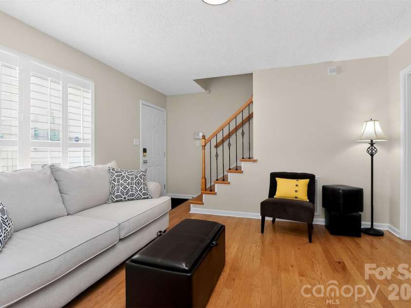 612 Flowe Drive, Charlotte, NC 28213.  MLS# CAR4362825, YatesRealty ID 7975. 
