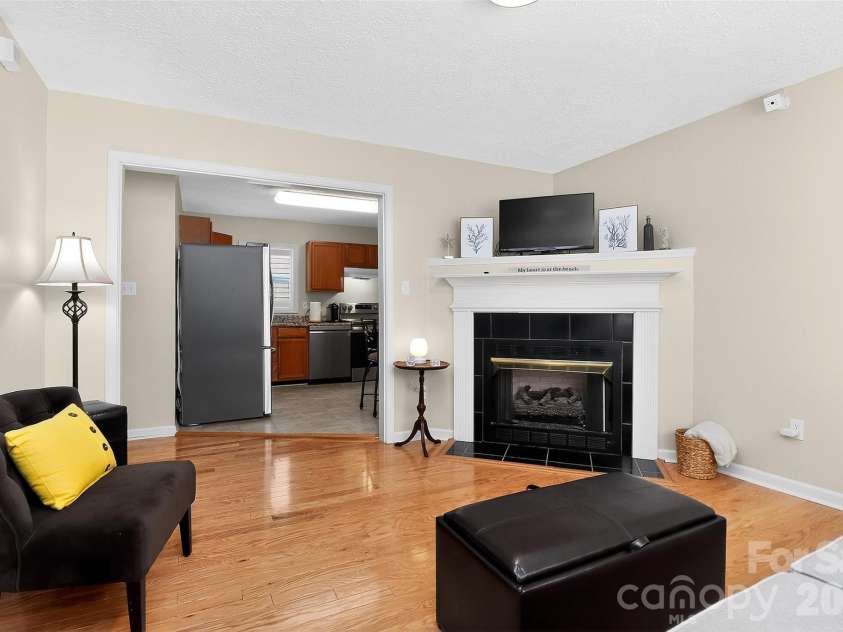 612 Flowe Drive, Charlotte, NC 28213.  MLS# CAR4362825, YatesRealty ID 7975. 