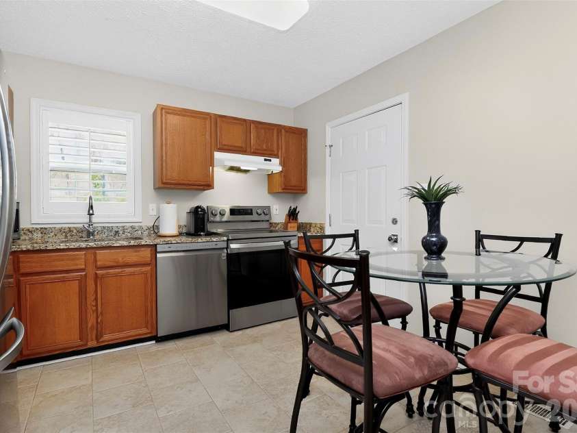 612 Flowe Drive, Charlotte, NC 28213.  MLS# CAR4362825, YatesRealty ID 7975. 