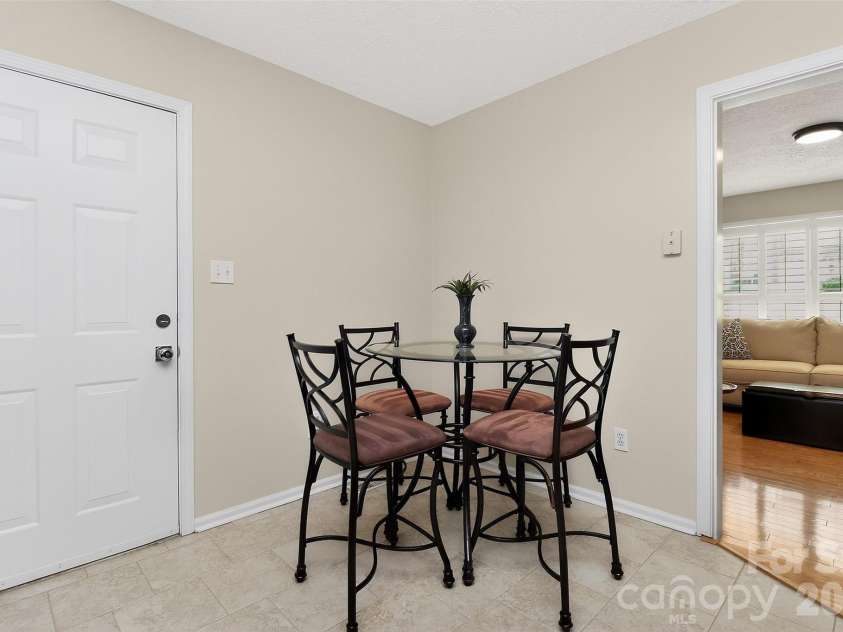 612 Flowe Drive, Charlotte, NC 28213.  MLS# CAR4362825, YatesRealty ID 7975. 