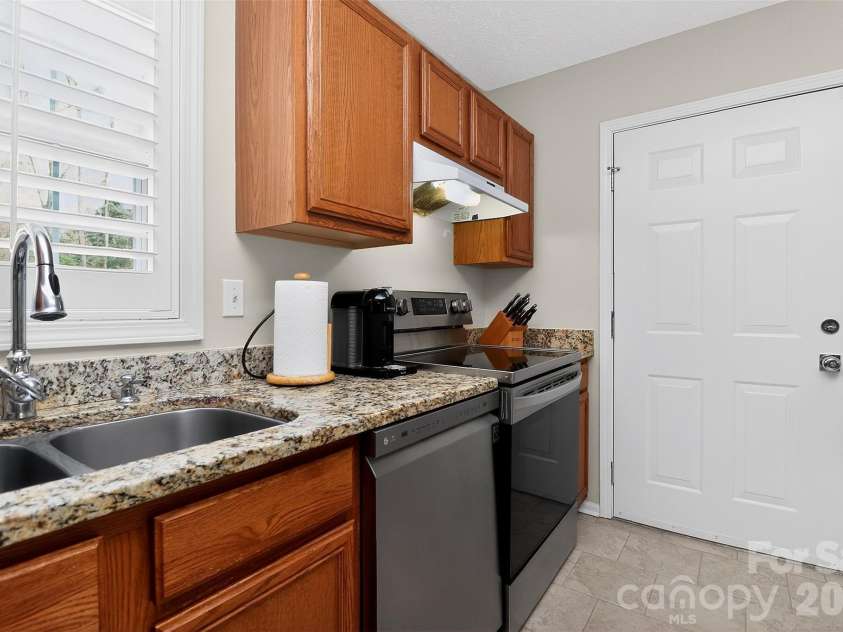 612 Flowe Drive, Charlotte, NC 28213.  MLS# CAR4362825, YatesRealty ID 7975. 