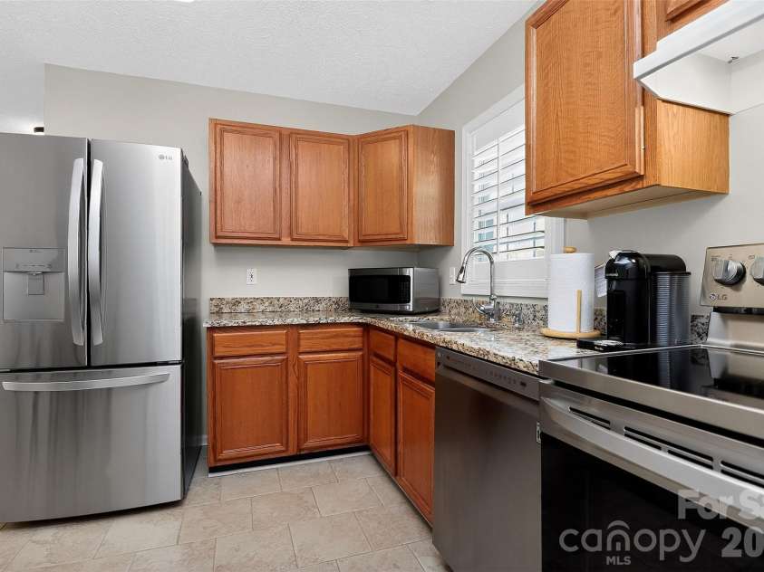612 Flowe Drive, Charlotte, NC 28213.  MLS# CAR4362825, YatesRealty ID 7975. 