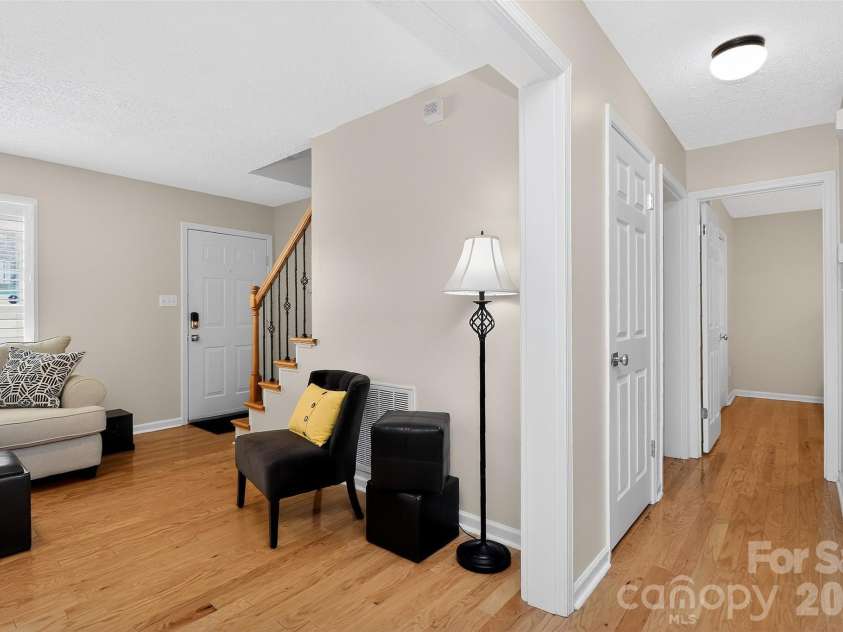 612 Flowe Drive, Charlotte, NC 28213.  MLS# CAR4362825, YatesRealty ID 7975. 