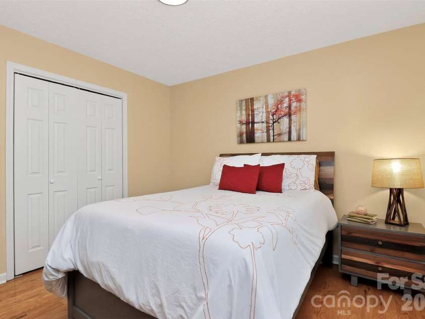 612 Flowe Drive, Charlotte, NC 28213.  MLS# CAR4362825, YatesRealty ID 7975. 