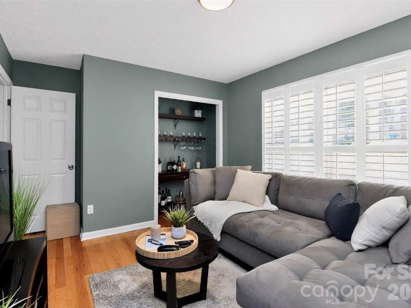 612 Flowe Drive, Charlotte, NC 28213.  MLS# CAR4362825, YatesRealty ID 7975. 