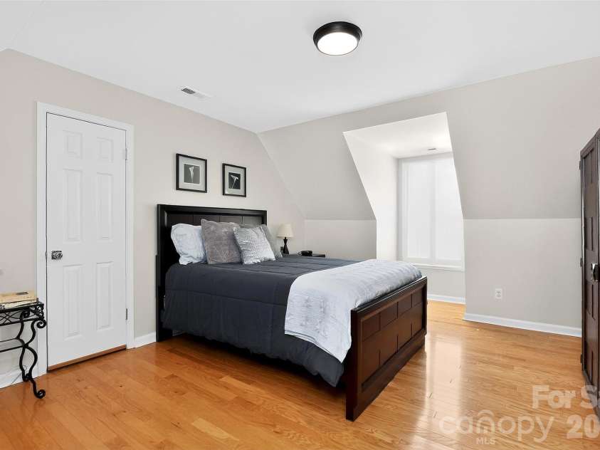 612 Flowe Drive, Charlotte, NC 28213.  MLS# CAR4362825, YatesRealty ID 7975. 