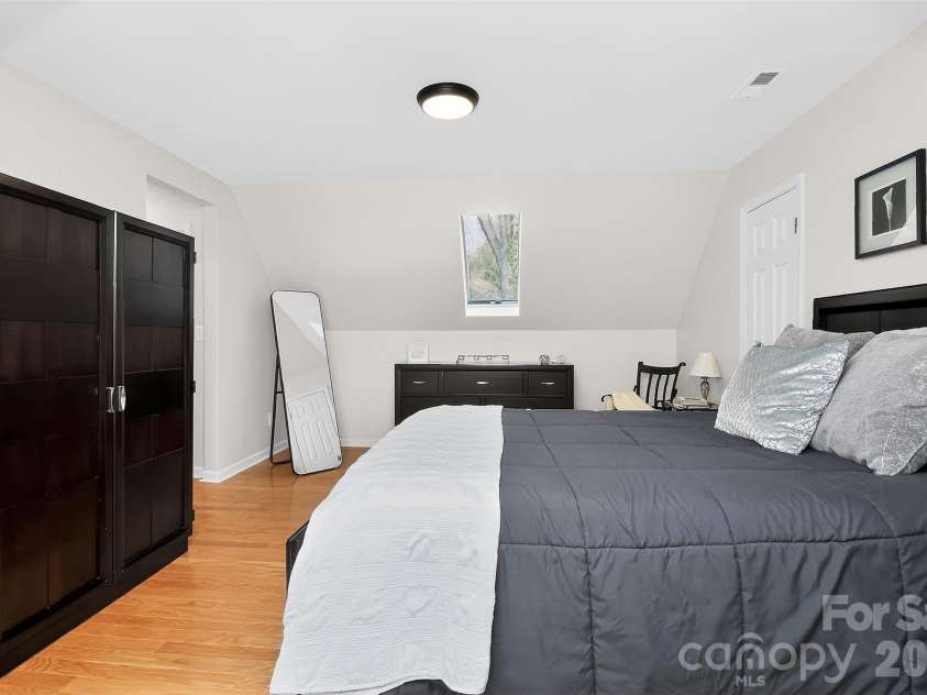 612 Flowe Drive, Charlotte, NC 28213.  MLS# CAR4362825, YatesRealty ID 7975. 