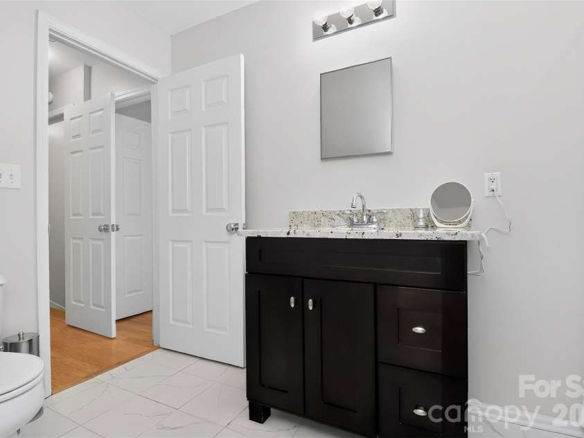 612 Flowe Drive, Charlotte, NC 28213.  MLS# CAR4362825, YatesRealty ID 7975. 