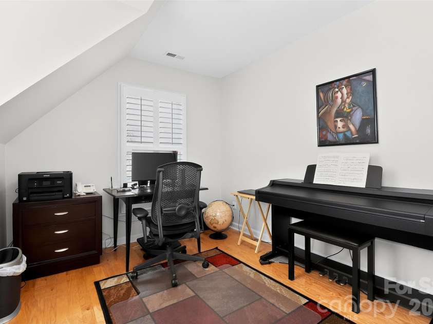 612 Flowe Drive, Charlotte, NC 28213.  MLS# CAR4362825, YatesRealty ID 7975. 