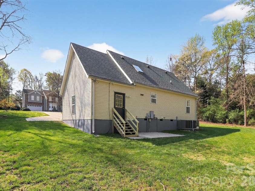 612 Flowe Drive, Charlotte, NC 28213.  MLS# CAR4362825, YatesRealty ID 7975. 