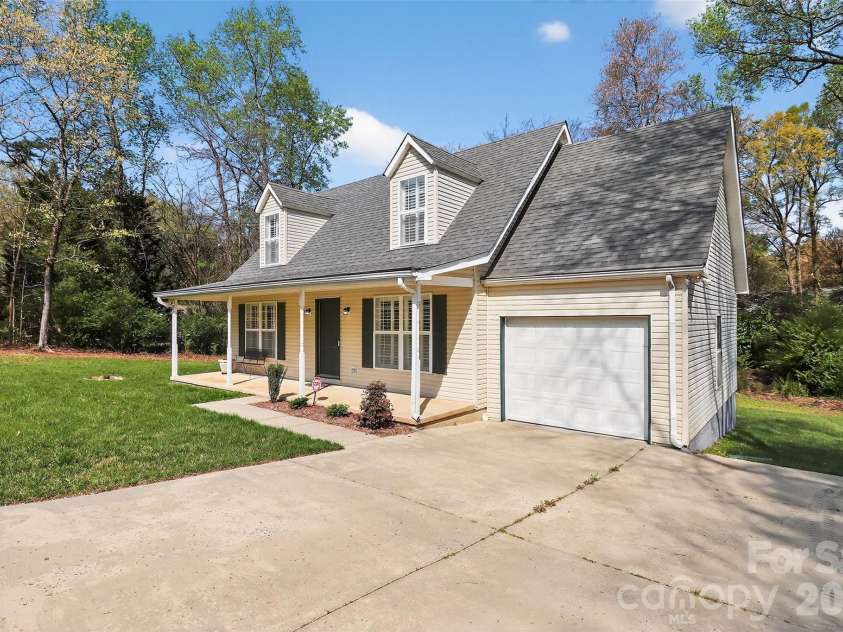 612 Flowe Drive, Charlotte, NC 28213.  MLS# CAR4362825, YatesRealty ID 7975. 