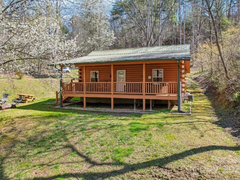 33 Shepherds Creek Road, Bryson City, NC 28713.  MLS# CAR4251210, YatesRealty ID 7977. 
