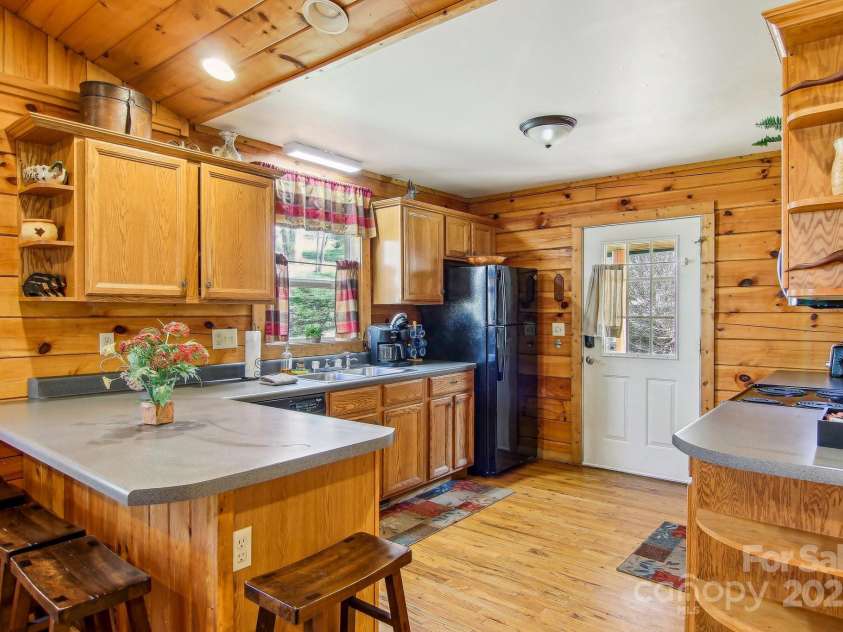 33 Shepherds Creek Road, Bryson City, NC 28713.  MLS# CAR4251210, YatesRealty ID 7977. 