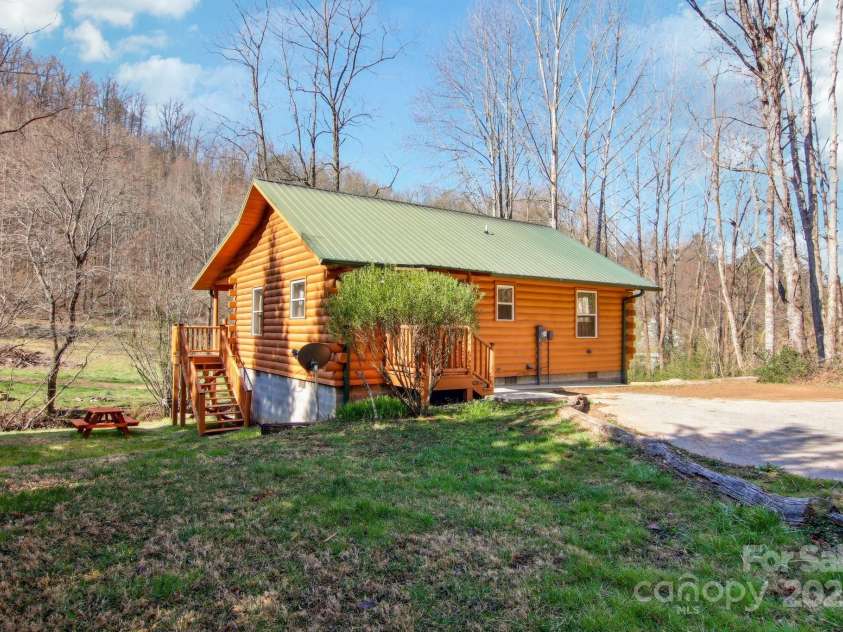 33 Shepherds Creek Road, Bryson City, NC 28713.  MLS# CAR4251210, YatesRealty ID 7977. 