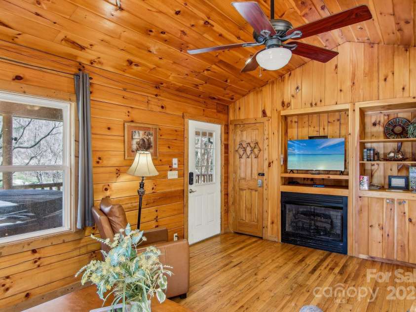 33 Shepherds Creek Road, Bryson City, NC 28713.  MLS# CAR4251210, YatesRealty ID 7977. 
