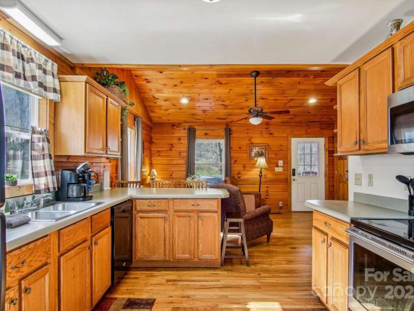33 Shepherds Creek Road, Bryson City, NC 28713.  MLS# CAR4251210, YatesRealty ID 7977. 