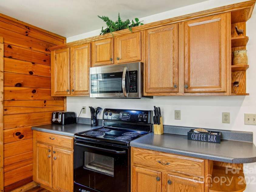 33 Shepherds Creek Road, Bryson City, NC 28713.  MLS# CAR4251210, YatesRealty ID 7977. 