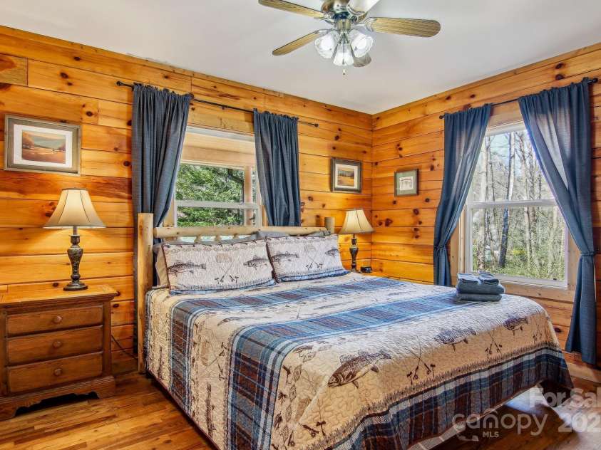 33 Shepherds Creek Road, Bryson City, NC 28713.  MLS# CAR4251210, YatesRealty ID 7977. 