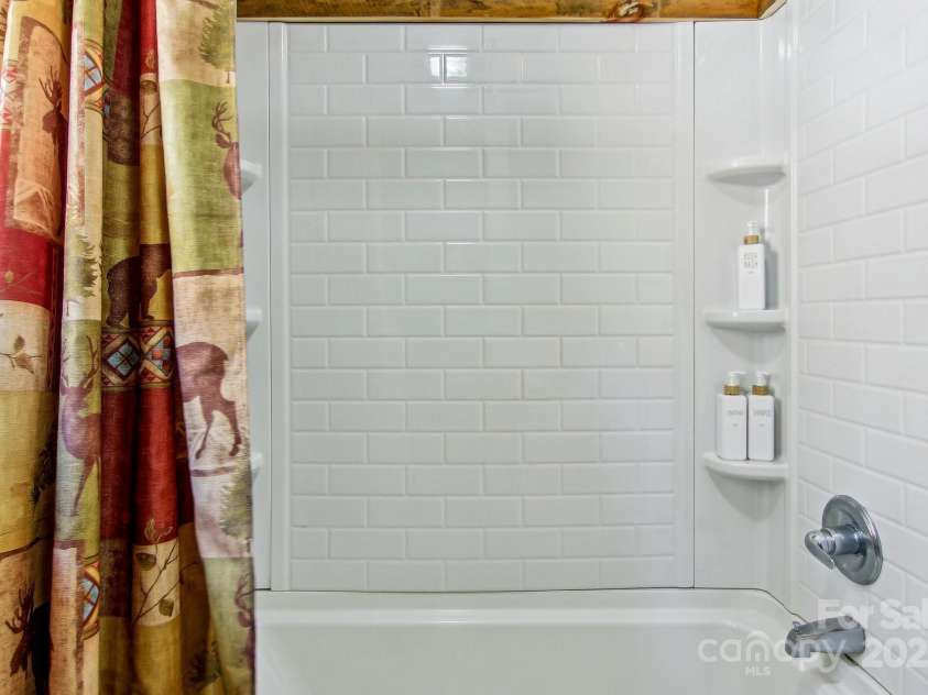 33 Shepherds Creek Road, Bryson City, NC 28713.  MLS# CAR4251210, YatesRealty ID 7977. 