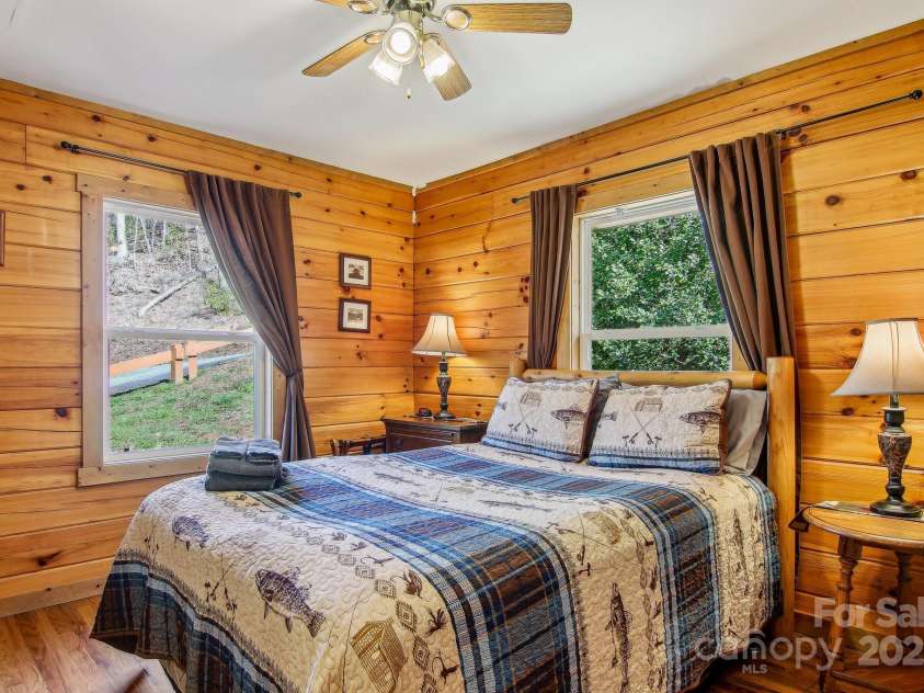 33 Shepherds Creek Road, Bryson City, NC 28713.  MLS# CAR4251210, YatesRealty ID 7977. 