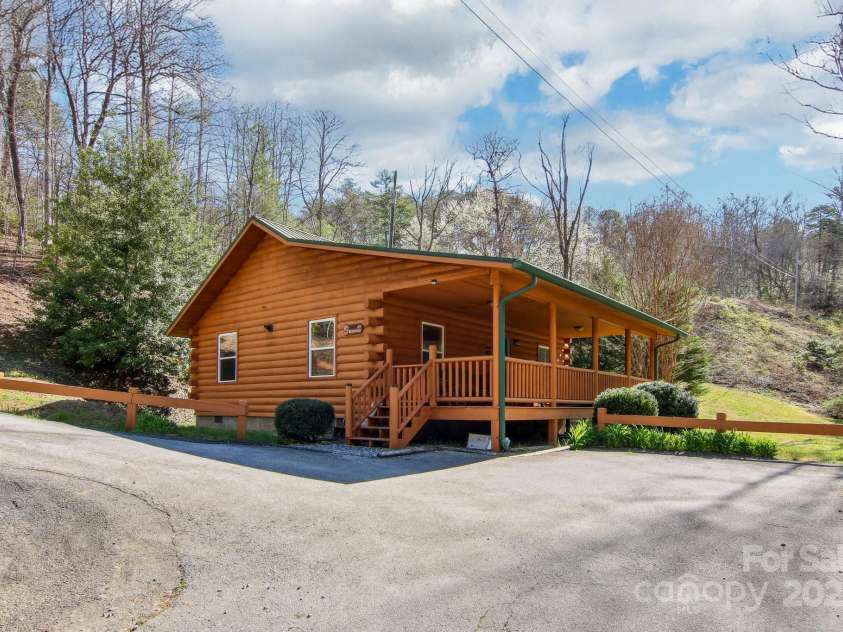 33 Shepherds Creek Road, Bryson City, NC 28713.  MLS# CAR4251210, YatesRealty ID 7977. 