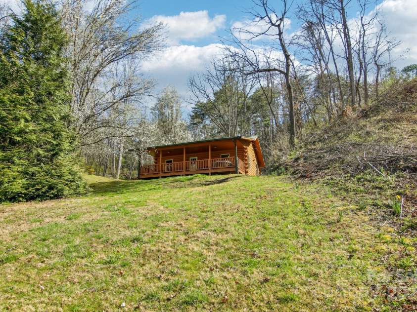 33 Shepherds Creek Road, Bryson City, NC 28713.  MLS# CAR4251210, YatesRealty ID 7977. 