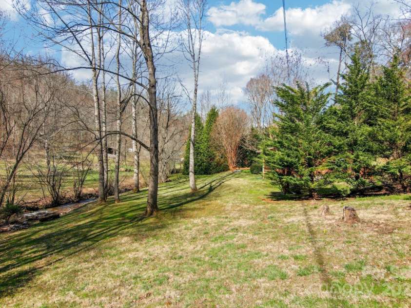 33 Shepherds Creek Road, Bryson City, NC 28713.  MLS# CAR4251210, YatesRealty ID 7977. 