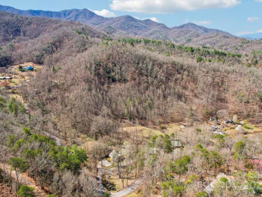 33 Shepherds Creek Road, Bryson City, NC 28713.  MLS# CAR4251210, YatesRealty ID 7977. 