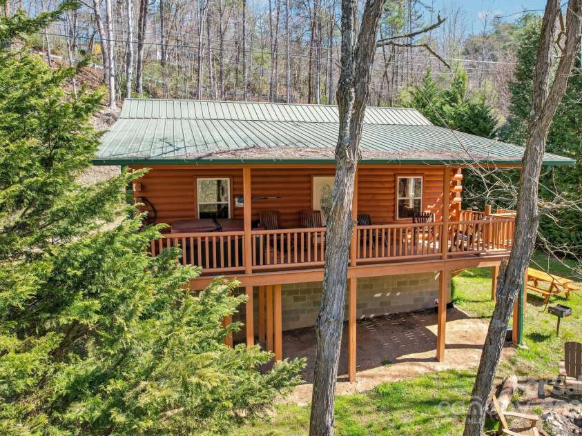 33 Shepherds Creek Road, Bryson City, NC 28713.  MLS# CAR4251210, YatesRealty ID 7977. 