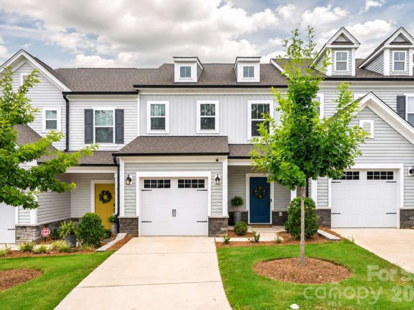 11012 Pagebrook Lane, Charlotte, NC 28214.  MLS# CAR4400227, YatesRealty ID 798. Front Exterior