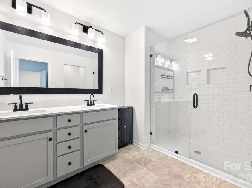 11012 Pagebrook Lane, Charlotte, NC 28214.  MLS# CAR4400227, YatesRealty ID 798. Primary Bathroom