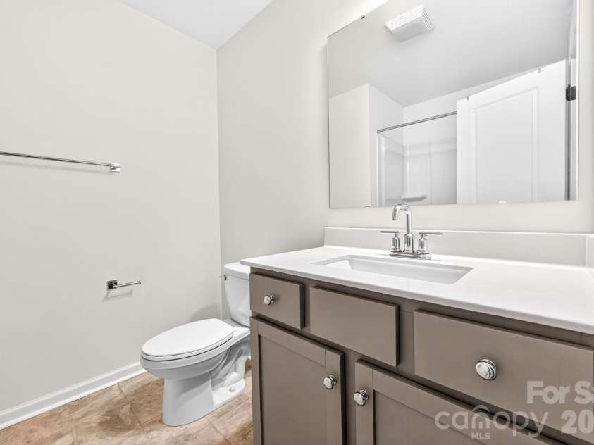 11012 Pagebrook Lane, Charlotte, NC 28214.  MLS# CAR4400227, YatesRealty ID 798. Secondary Full Bathroom